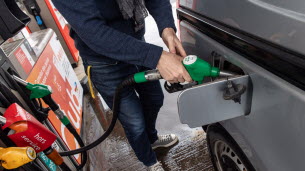 Témoignages. « Je dépasse les 100 euros » : avec la hausse des prix des carburants, les automobilistes asphyxiés