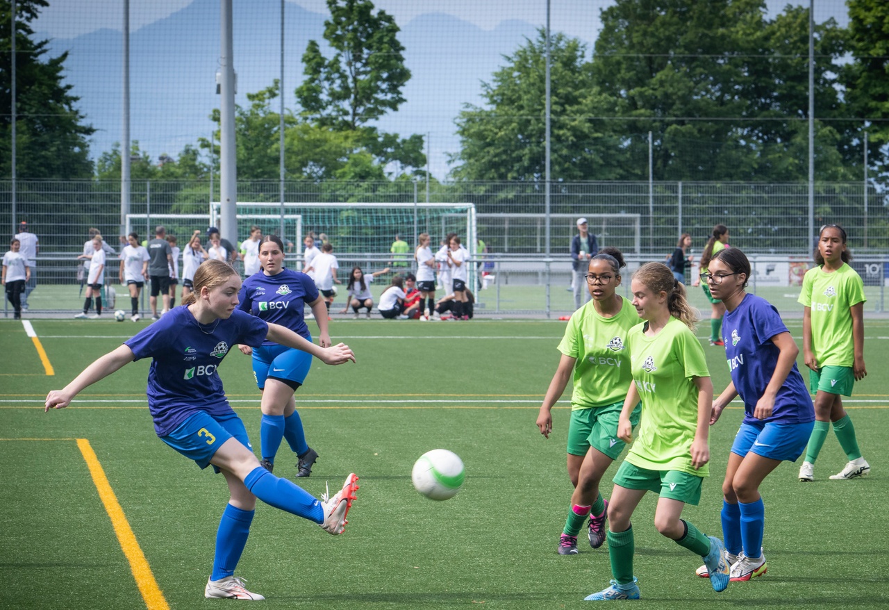 Sport à Genève: La première école de football féminin ouvre à Varembé