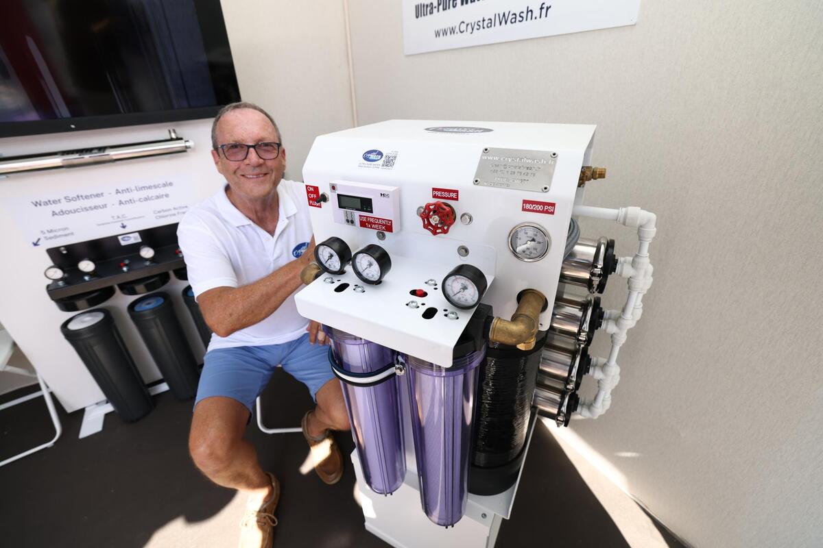 « Durant mes huit années comme capitaine sur un yacht de 35 mètres, j’ai vite compris que l’eau et l’écologie étaient de vrais sujets » : au Cannes Yachting Festival, cet entrepreneur grassois révolut