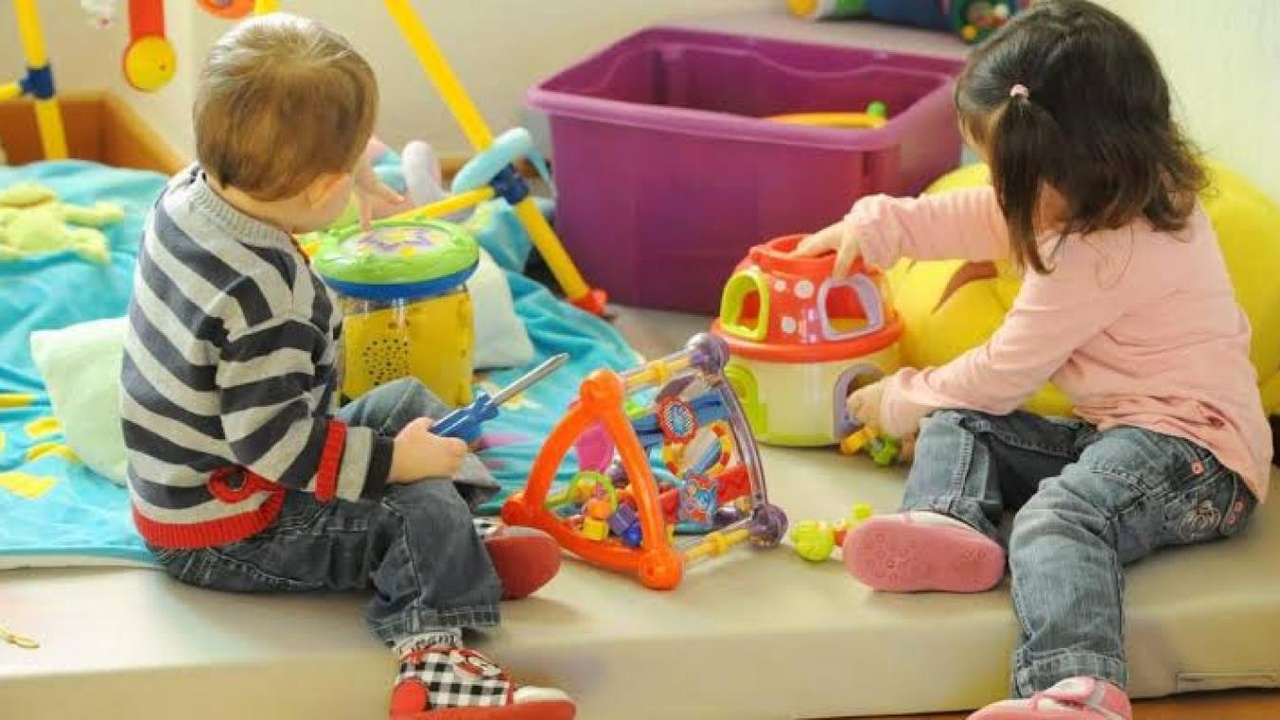 Scandale dans cette crèche belge après l’alerte lancée par une stagiaire : des faits accablants dénoncés sur plusieurs enfants, « il a pleuré sans interruption pendant un quart d’heure » !