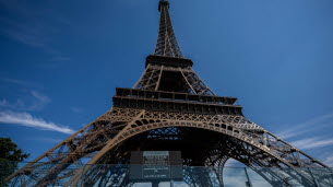 Paris. Personnel féminin évincé de la tour Eiffel : « inadmissible », « hors du temps »... les critiques fusent