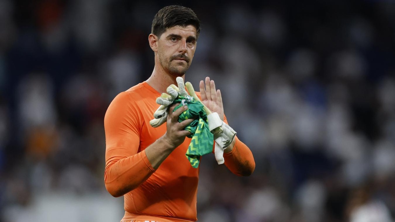 « Il ne pouvait pas me garantir une place de titulaire » : Thibaut Courtois renonce à la Ligue des Nations après une discussion avec Mark van Bommel !