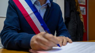 Présidentielle 2027. « Si on s’agace d’être sollicité, autant aller faire un atelier de poterie » : la course aux parrainages est lancée en Isère