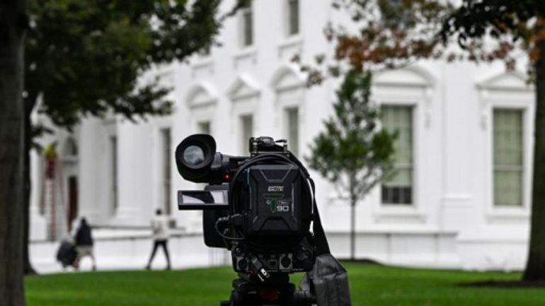 Un juge ordonne à Trump de rouvrir la Maison-Blanche à CNN, MS NOW et Politico