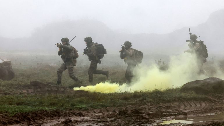 Trahis par leur montre connectée : des centaines de militaires belges identifiables sur des sites sensibles à cause de l'application Strava