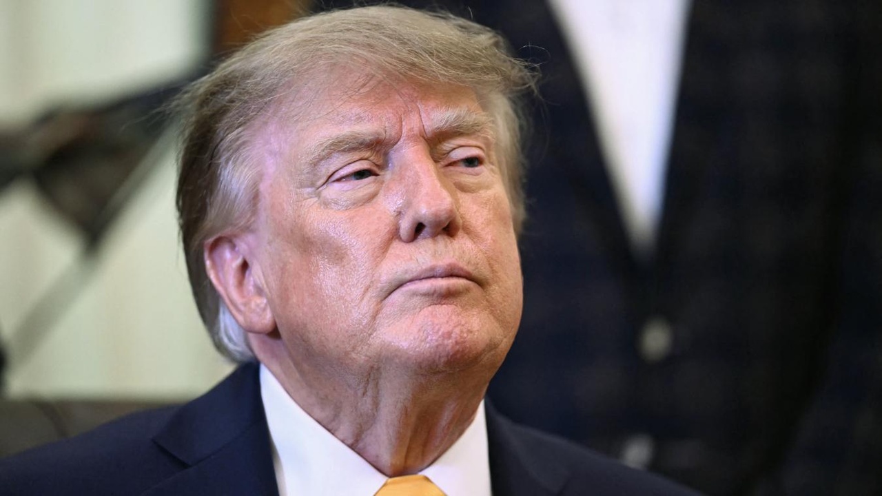 Produits interdits, surtaxe de 50 %… Donald Trump contre-attaque cette nuit, le président fait plusieurs annonces
