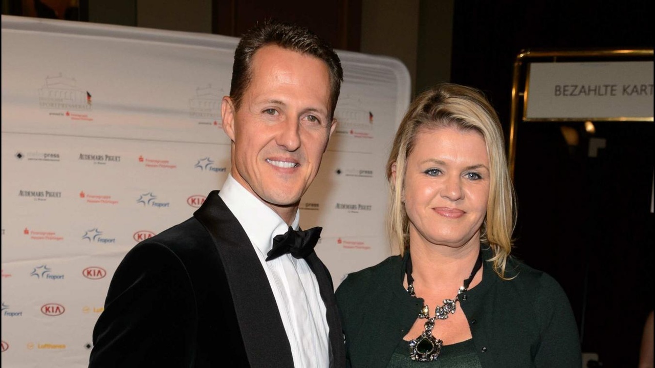 « Au début, ma mère était absolument contre notre relation » : Corinna Schumacher émue aux larmes en évoquant sa relation avec Michael dans un documentaire inédit