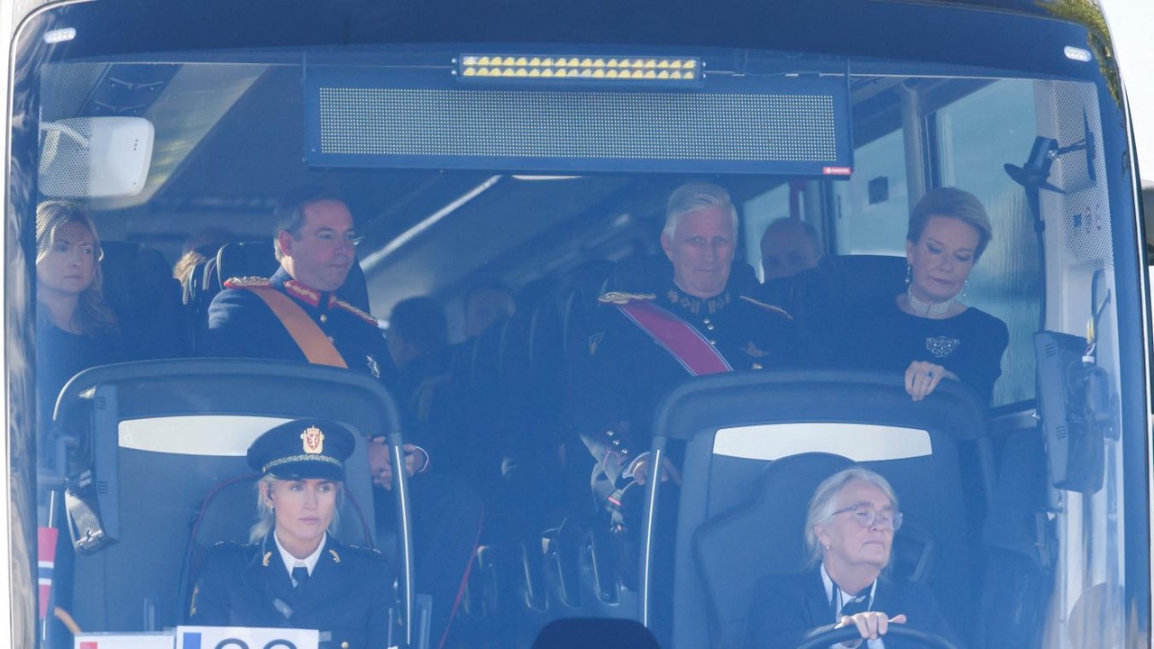 Le roi Philippe et la reine Mathilde présents à Oslo pour rendre un dernier hommage au roi Harald de Norvège (photo)