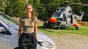 Hautes-Alpes. « Mes proches trouvent la situation originale » : sa voiture a été héliportée du Pré de Madame Carle
