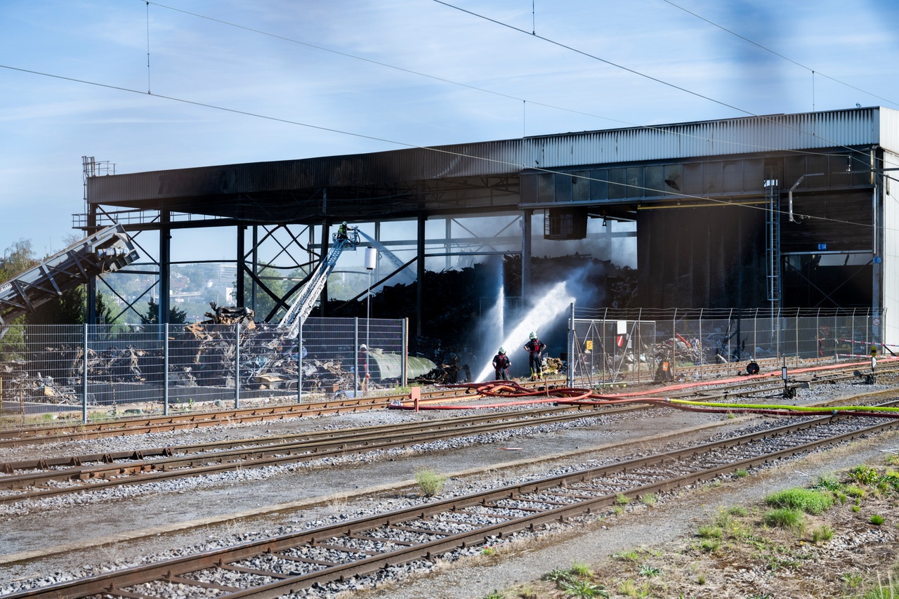 Incendie de Thévenaz-Leduc: Le nuage de cendres à Écublens n’a pas pollué les sols selon les analyses