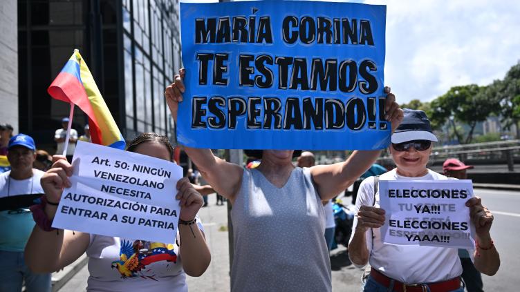 Des centaines de manifestants à Caracas pour demander le retour de la prix Nobel Machado au Venezuela