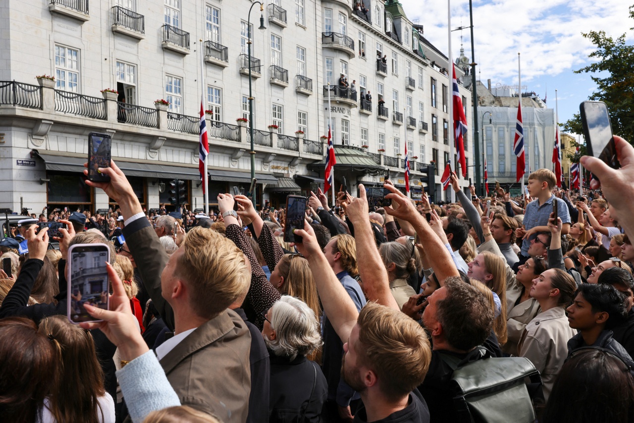 Obsèques de Harald V: La Norvège fait ses adieux à son roi devant une foule immense