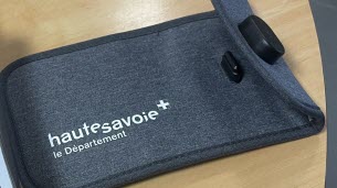 Haute-Savoie. Déverrouillage des pochettes anti-ondes dans les collèges : « Il n’y a pas de polémique ! »