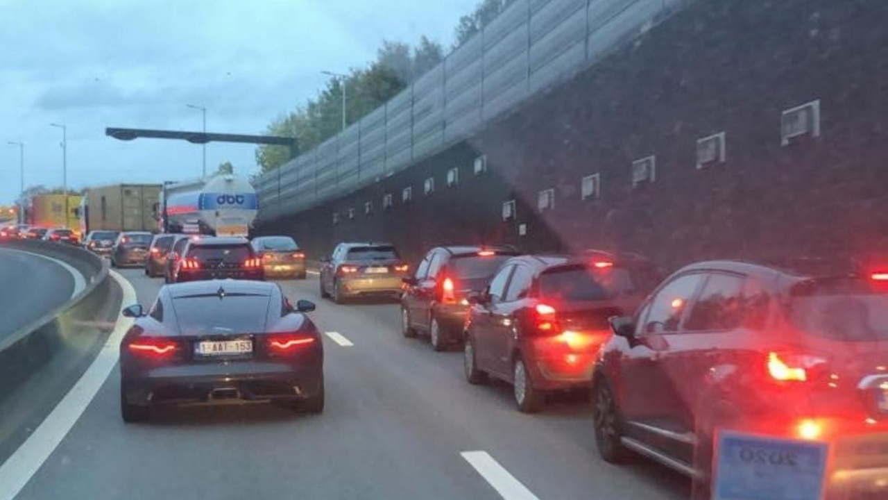 C’est à nouveau le chaos ce vendredi sur la liaison E40-E25 : la réouverture du tunnel de Cointe retardée, plus de 45 minutes de ralentissements !