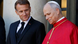 Diplomatie. Visite du pape en France : quels cadeaux a reçu Léon XIV de la part d’Emmanuel Macron ?