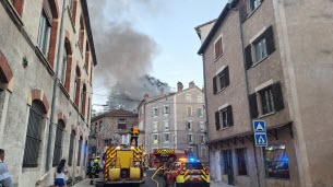 Annonay. Incendie en pleine ville : une voiture en cours de réparation en cause ?