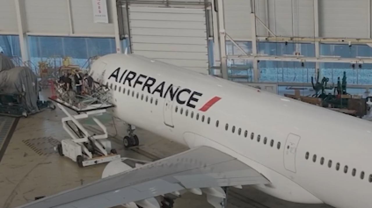 Visite du pape Leon XIV en France : aviez-vous remarqué ce petit détail sur l’avion qui conduira le souverain pontife dans les différentes villes françaises ? (photos et vidéo)