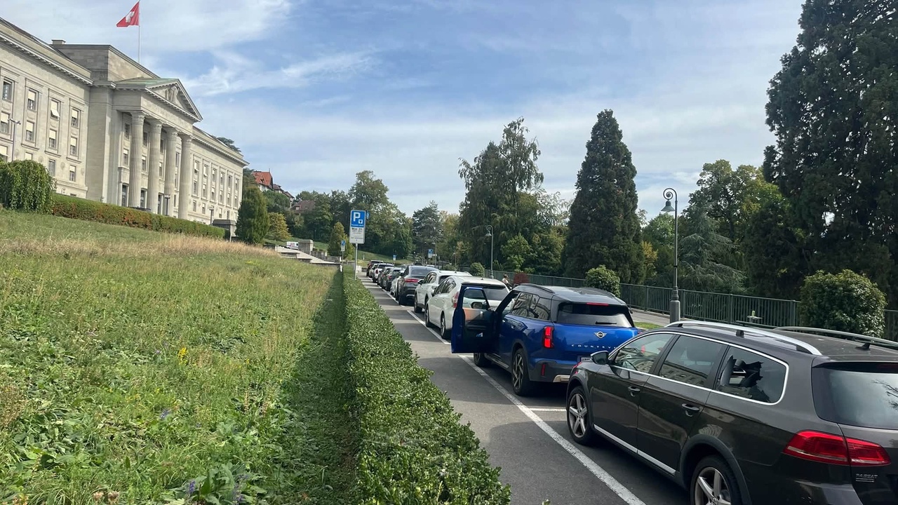 Vandalisme à Lausanne: Une nouvelle série de voitures vandalisées devant le Tribunal fédéral
