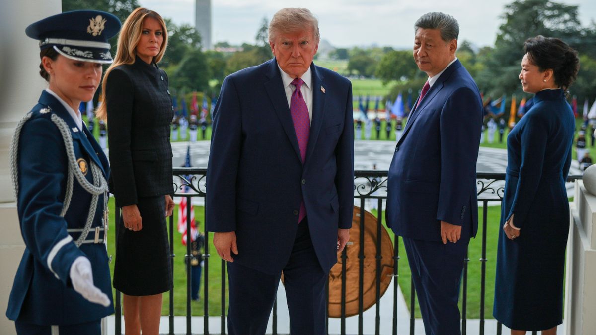 Is photo of Donald and Melania Trump frowning real?
