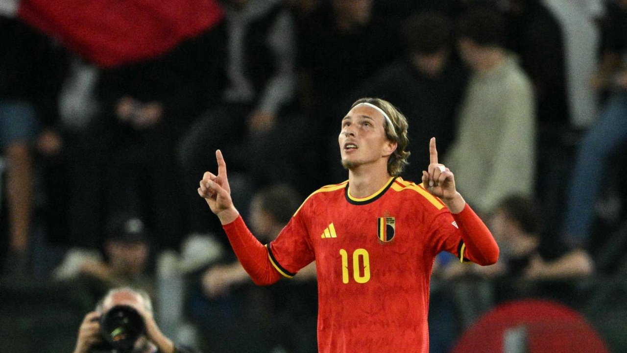 Mika Godts aux anges après son but et la victoire des Diables rouges face à l’Italie : « J’essaie de montrer ce que je peux faire avec mes pieds »