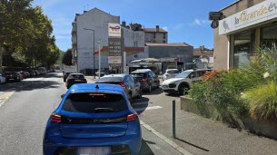 Isère. Dans une station-service à Vienne, une boulangerie trinque à cause de la longue file d’attente à la pompe