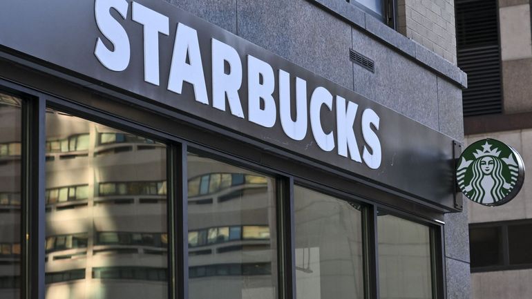 Fermeture de cafés Starbucks en Amérique du Nord : le début de la fin de la marque à la sirène ?