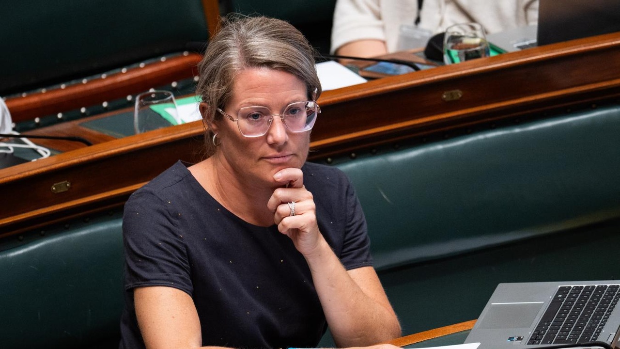 « Ce qui n’ont pas le droit de rester ici doivent pouvoir être effectivement renvoyés » : l’alerte de la ministre Van Bossuyt