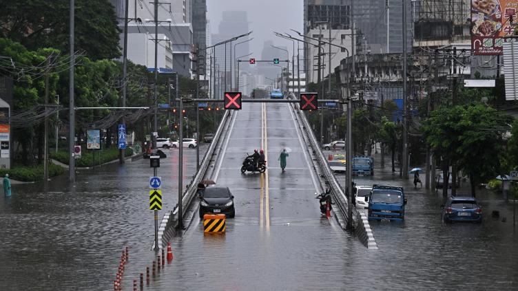 Canaux qui débordent et routes submergées: inondations catastrophiques à Bangkok