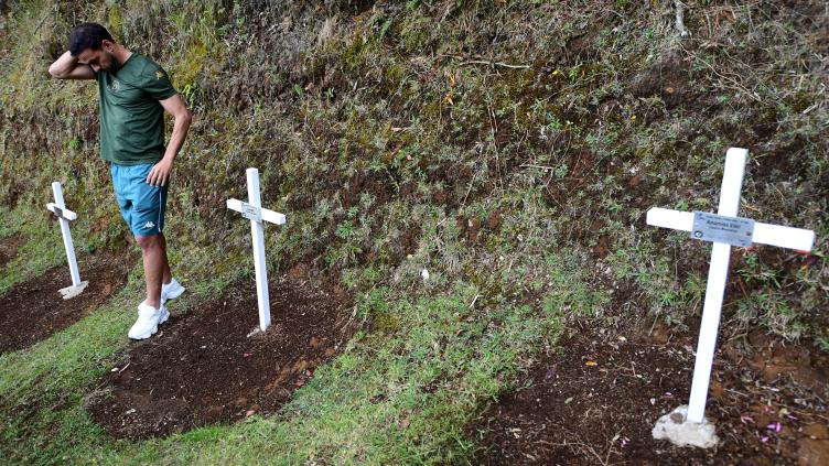 "Une fraternité pour toujours": Chapecoense rend hommage en Colombie aux victimes de la tragédie aérienne de 2016