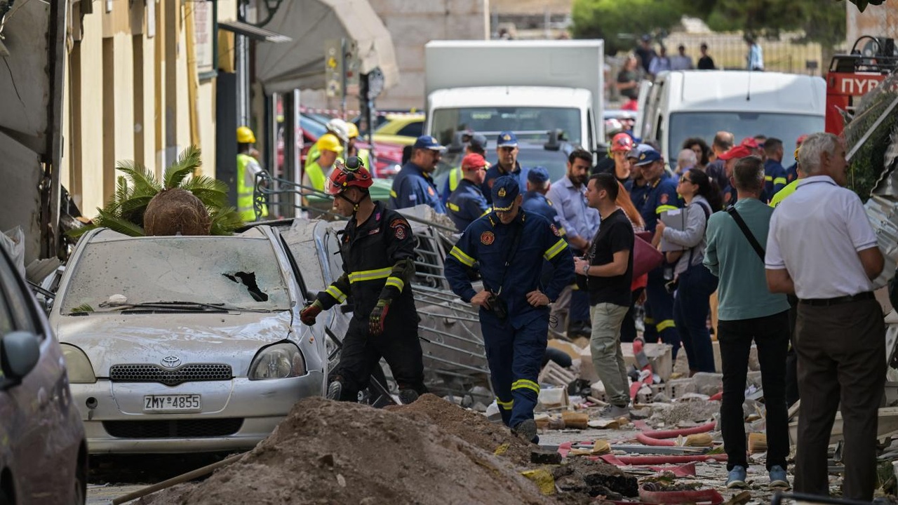 Le bilan est lourd : six personnes sont décédées dans l’explosion d’un immeuble à Athènes, dont plusieurs touristes (vidéo)